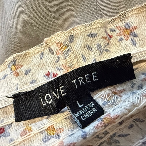 Elegant Cream Floral Dress - Picture 4 of 5